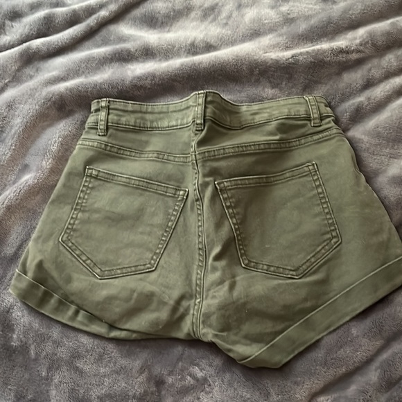 Shorts - Picture 2 of 3